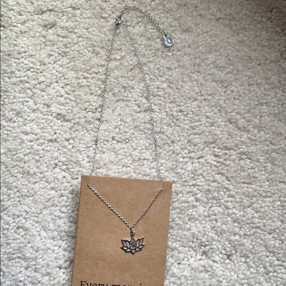 Brand new necklace - Picture 5 of 6